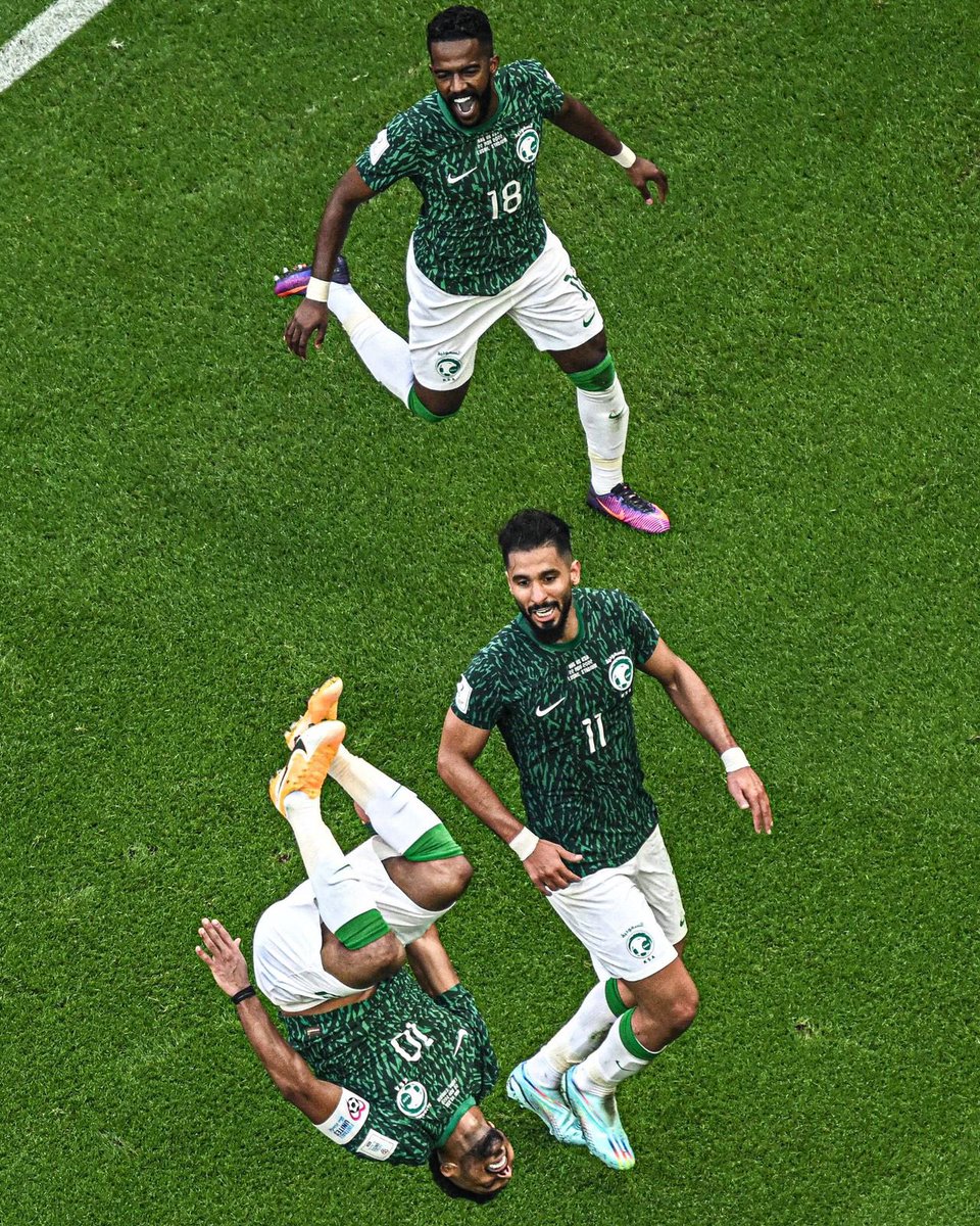 mosgovsa's tweet photo. لا مزيد من رقصات التانغو .. العرضة سعودية 🇸🇦🤩

ألــــف مبرووووووك يا أبطال 👏🇸🇦

#قطر2022 | #معاك_يالأخضر https://t.co/sH9yBhgqDT