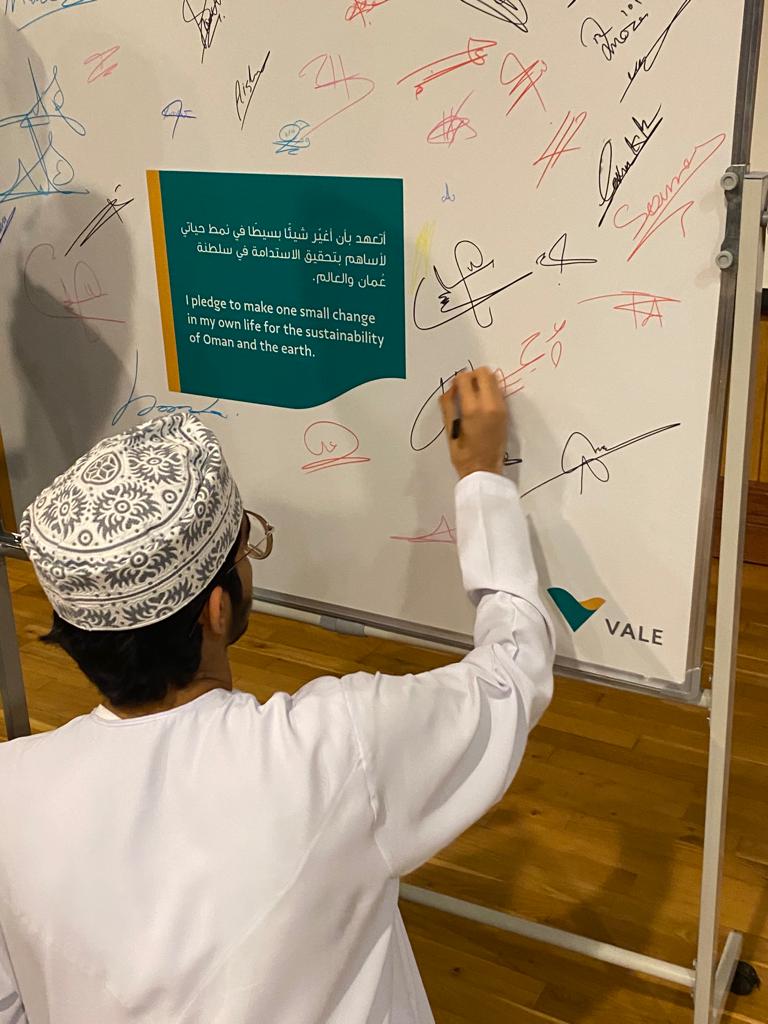 valeinoman's tweet photo. @IMCOofficial @cavemangram @oman_infocus الطلبة في @IMCOofficial متحمسون للغاية لمعرفة كيف يمكن أن تُحدث خطواتهم الصغيرة اليوم تغييرًا كبيرًا غدًا، وكيف يمكنهم تطبيق فكر الاستدامة في وظائفهم المستقبلية مع الناشط المناصر للاستدامة فهد العبري.
@cavemangram
#الاستدامة https://t.co/5ZSTfUqEww