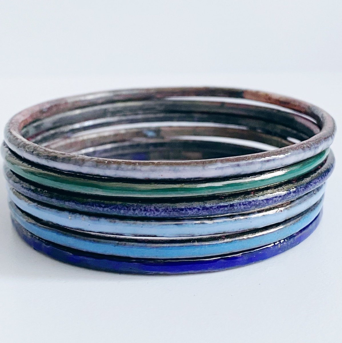 MaisyPlum2's tweet photo. Set of Three Mix and Match Enamel Bangles https://t.co/5D8sf1VNbH #inbizhour #giftideas #HandmadeHour ##UKGiftHour #MHHSBD #bizbubble #shopsmall #UKHashtags #SetOfThree https://t.co/3rNTdB9Zzx