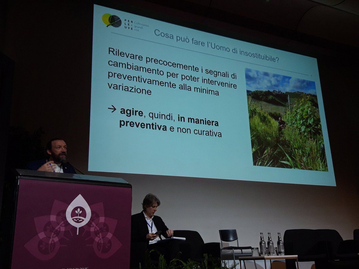 Aipp1992's tweet photo. #BiocontrolConference2022 #GiovanniBigot parla dell'importanza del #monitoraggio nella #protezione dall'#odio della #vite https://t.co/jJA9a48YQ2