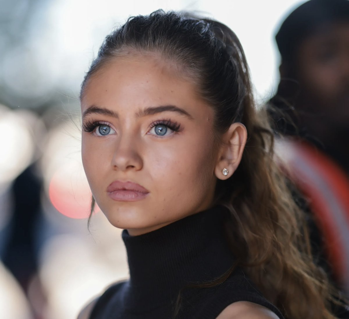 Droghiere's tweet photo. Ho appena scoperto che Flavio Briatore ha una figlia.

La figlia: https://t.co/jaX533sElU
