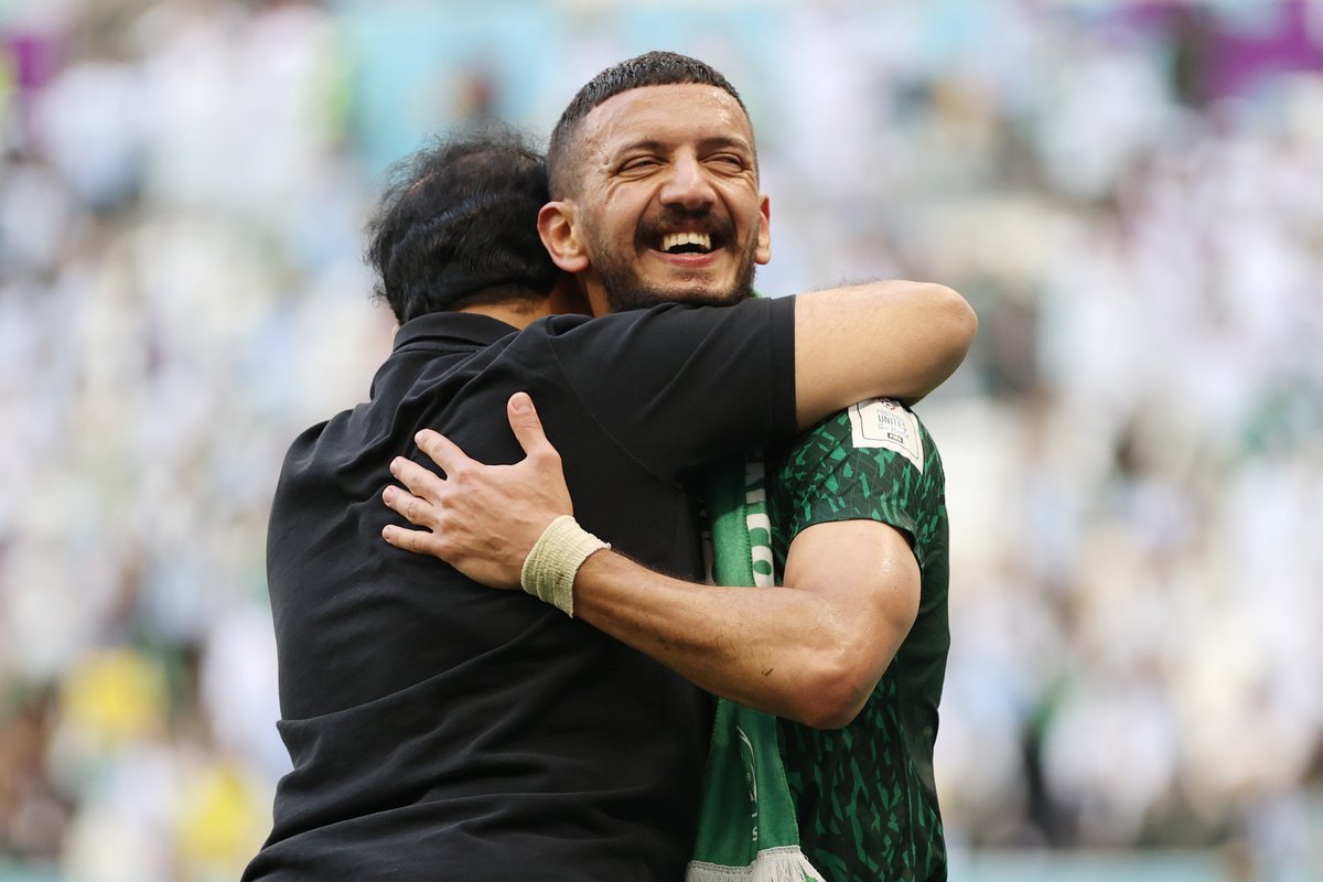 SC_ESPN's tweet photo. EL BATACAZO ES REAL: la alegría de los jugadores de Arabia Saudita, luego de tumbar a la Selección Argentina en la primera fecha del Mundial de #Qatar2022. https://t.co/Cl25ZVIozO