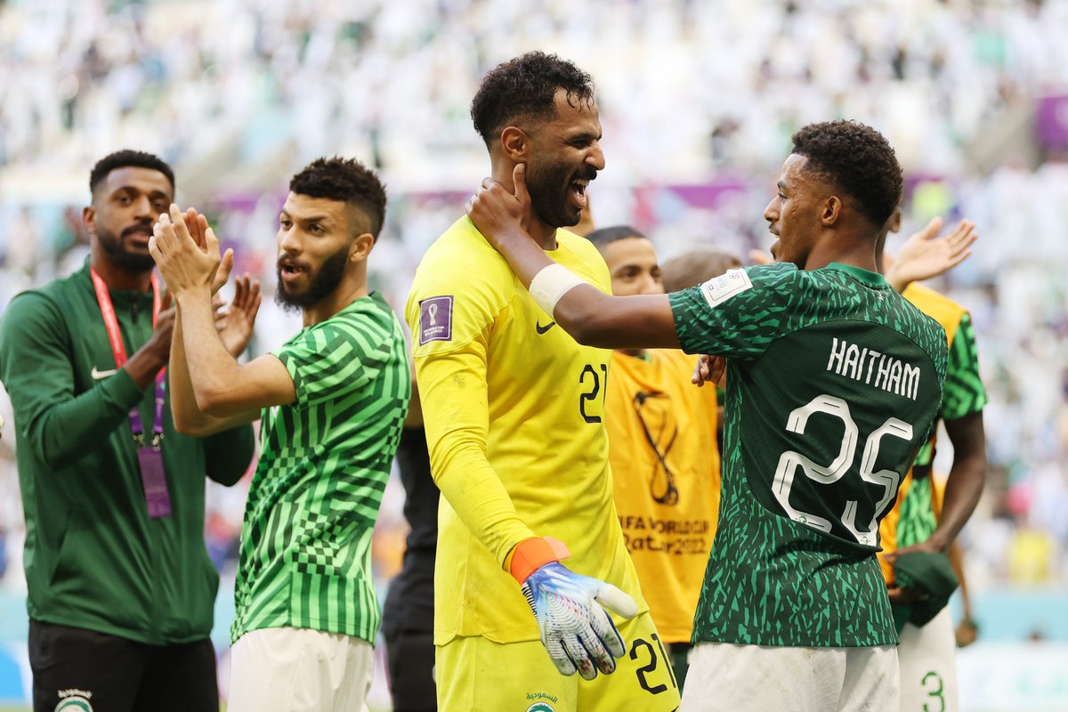 SC_ESPN's tweet photo. EL BATACAZO ES REAL: la alegría de los jugadores de Arabia Saudita, luego de tumbar a la Selección Argentina en la primera fecha del Mundial de #Qatar2022. https://t.co/Cl25ZVIozO