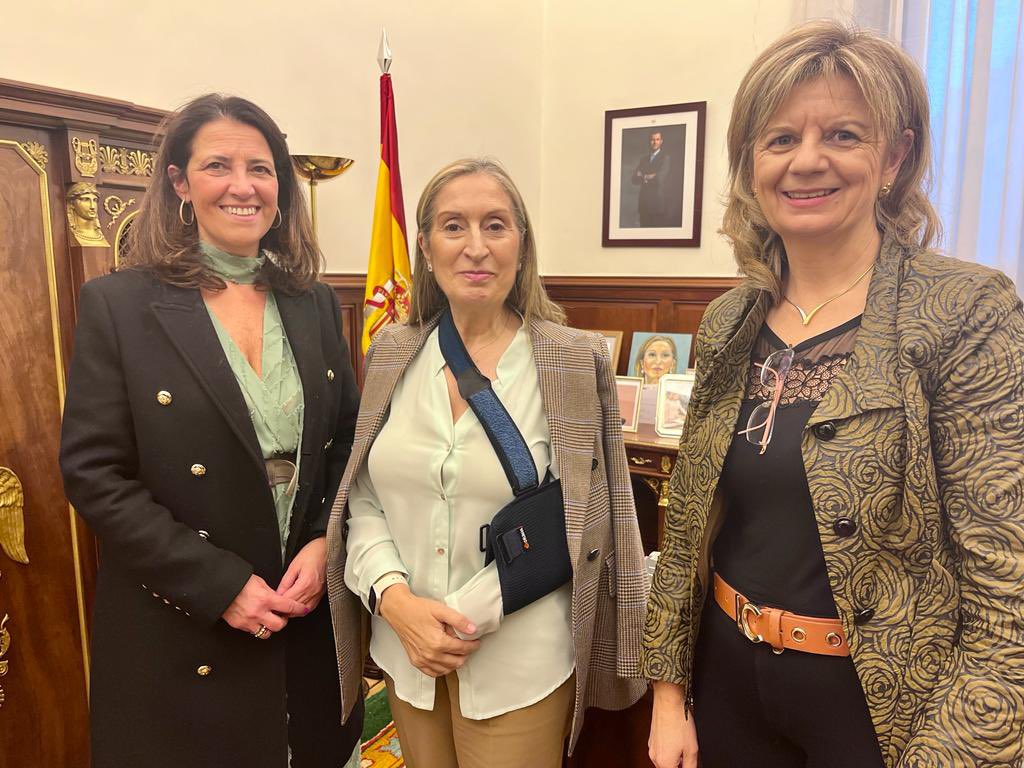 Gracias a <a href="/HigienistasBu/">HIDES España</a> por la reunión de ayer en <a href="/Congreso_Es/">Congreso</a> junto con <a href="/Evelascomorillo/">Elvira Velasco Morillo</a>. Nos han trasladado su preocupación por la necesidad de actualizar el Real Decreto 1594/1994, de 15 de julio, que regula su profesión. Desde el <a href="/GPPopular/">Grupo Popular Congreso</a> trabajaremos para su actualización