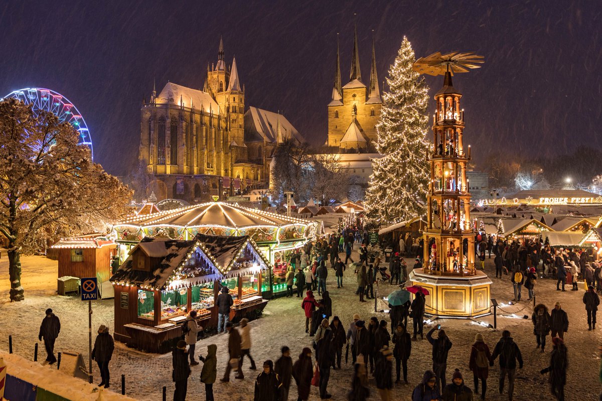 Opening today: #Erfurt's wonderful Christmas market, back after its Covid-induced breaks. And there might be snowy scenes as there's already been a bit of snow in the region. But whatever the weather, the stunning backdrop on the city's Cathedral Square is always a winner!