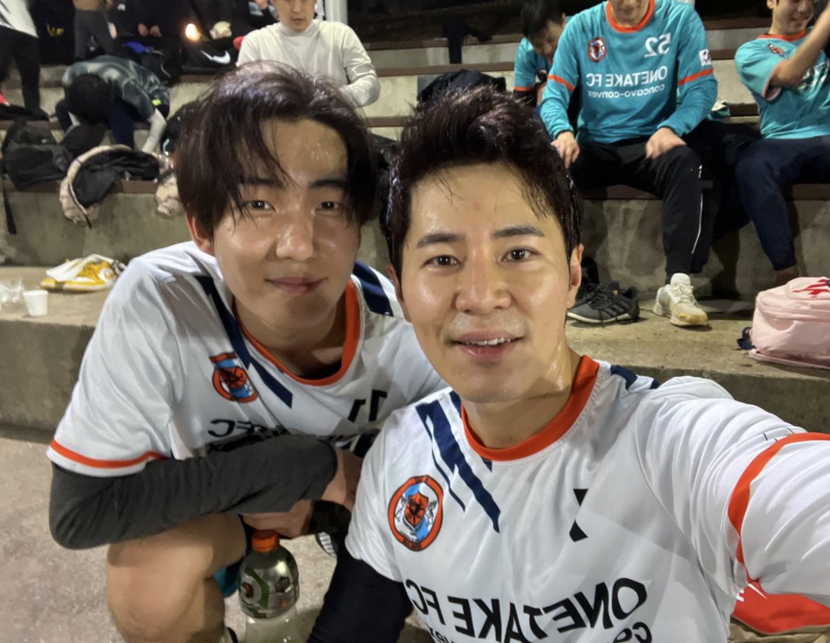 kh_actor's tweet photo. 오만년 만의 축구. 월드컵 기념..!
대한민국 축구 화이팅! https://t.co/bX6RtRVLfP