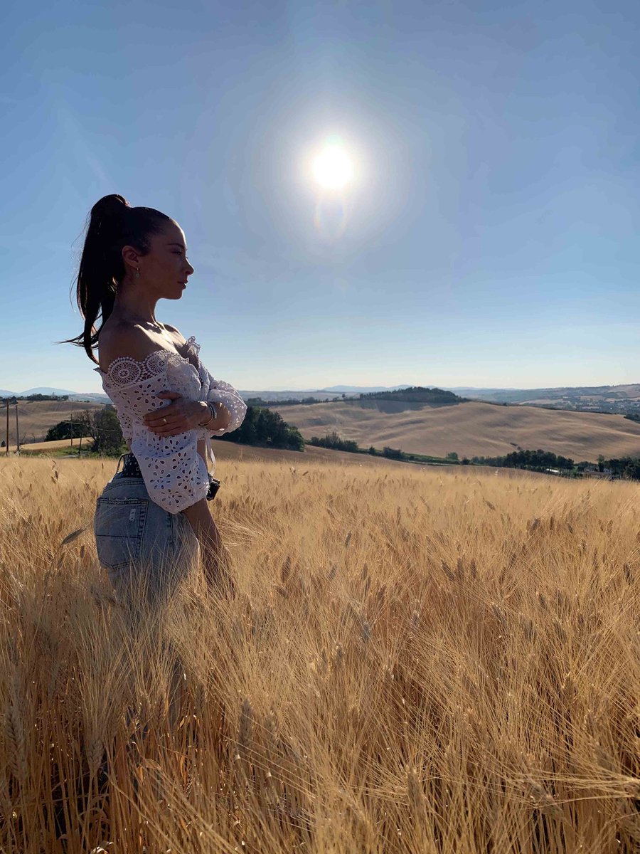 Massimo29756938's tweet photo. @FrancescaMariaG una meraviglia tra la meraviglia #beauty #beautiful #beautifulgirls #model #beautifulmodel #view #naturally #naturaleza https://t.co/r5Em9MTY0M