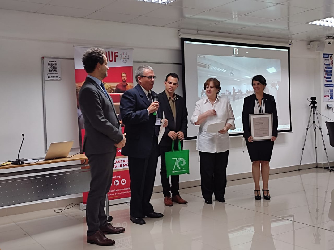 Como parte de las actividades por el Aniversario 70, la #UCLVnuestra hizo entrega, al Dr.C <a href="/SauloNeiva/">Saulo Neiva</a>, Director del Buró para las Américas y el Caribe de la <a href="/AUF_Caraibe/">AUF - Caraïbe</a>, de la categoría docente especial de Profesor Invitado