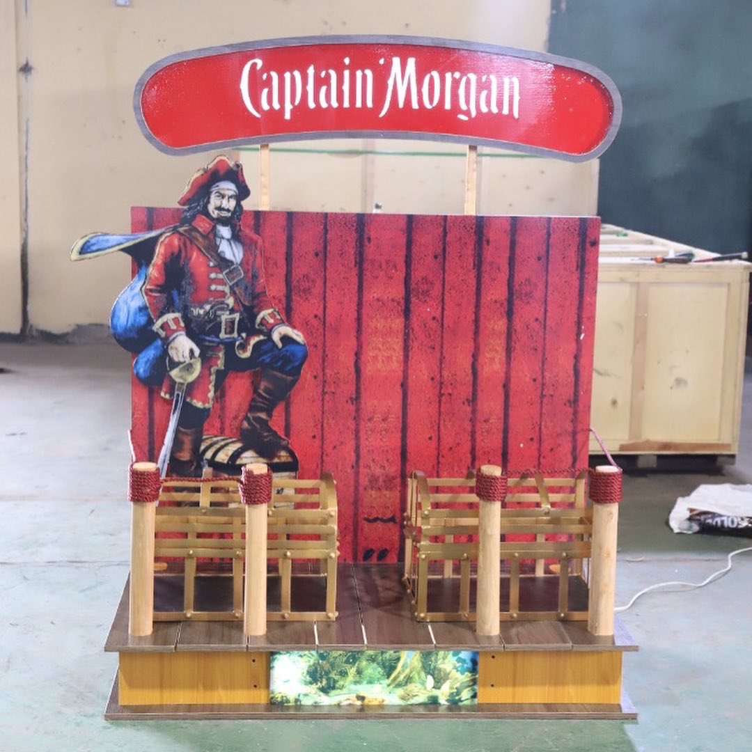 TheLargeHouse's tweet photo. How would you describe this masterpiece?

Choose a word below 💫👇

Exceptional 
Fantastic 
Outstanding

FSU designed for @captainmorganng by TheLargeHouse https://t.co/fYsmEmwks9