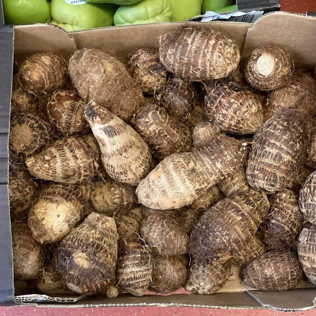 ShrewsFoodHub's tweet photo. We had a little mystery🧐at the Food Hub Depot with this box of vegetables donated from Maddocks Fresh Produce in @markethallshrew. Volunteer Jean identified them as Eddoes! A tropical root vegetable similar to yams and sweet potatoes🍠 #hublove #foodwaste #inbelliesnottbins https://t.co/UPtHZprQt8