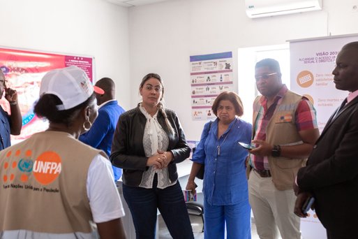 UNFPAAngola's tweet photo. Dr Hilário Cassule, #MINSA, Dra. Maria José Costa #PFSS, directora municipal da Repartição de Saúde de Moçamedes, Manuela Fragoso #UNFPA Namibe e Aurelio Macaia #UNFPA, juntos para garantir accesso a serviços de saúde para todos os jovens e grávidas em Angola.Ap Parto Seguro! https://t.co/RlPjQtwyLz