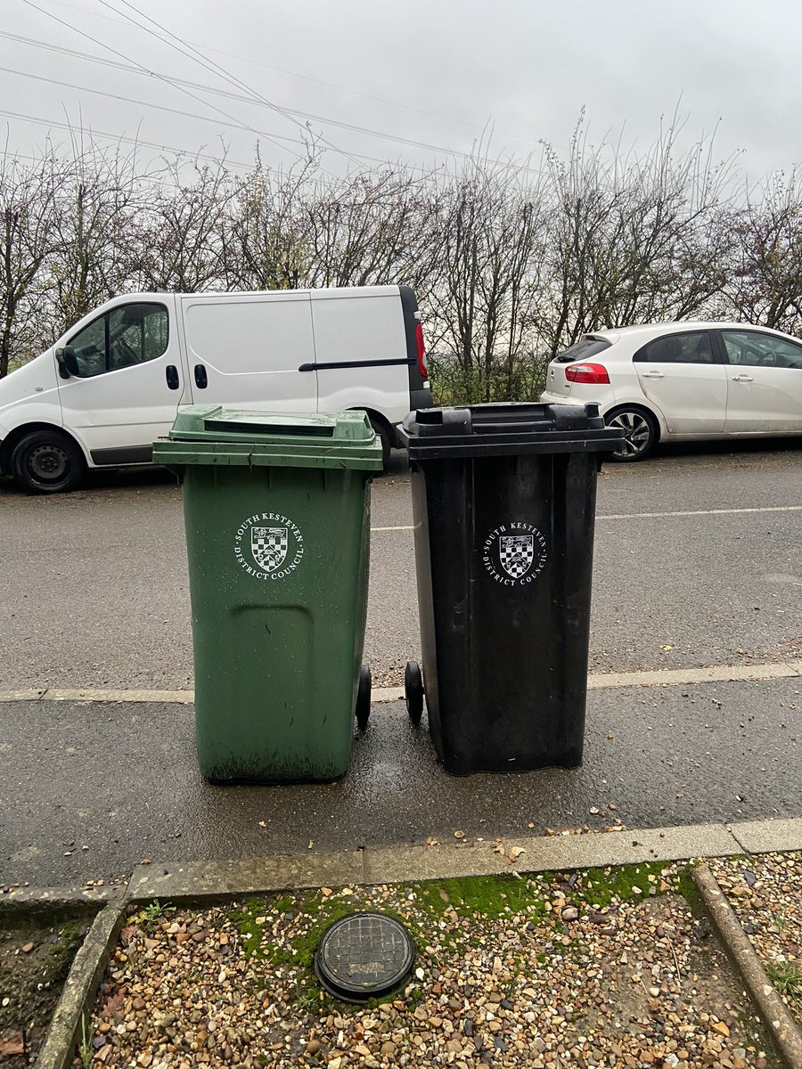 ourgreenbin's tweet photo. Day 2: Pulled together with my mate Black Bin this morning for a quick photo! Still out. Still cold. We look good though don’t we 😉 https://t.co/IJKe4m7jbQ
