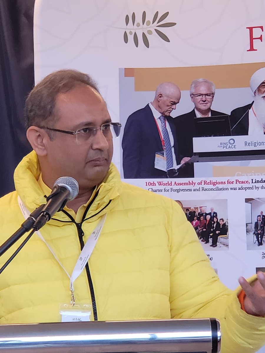 DrChinmayP's tweet photo. यूरोप प्रवास के दौरान #BishopofCoventry के आमंत्रण पर लंदन के
#HouseOfLordsParliament में पीस चार्टर अनावरण के कार्यक्रम में शामिल हुआ। अनेक गणमान्य अतिथियों के मध्‍य परम पूज्य गुरुदेव एवं परम वंदनीय माता जी के विचारों को साझा किया।
 @awgpofficial  @dsvvofficial https://t.co/h6SZx6tU5p
