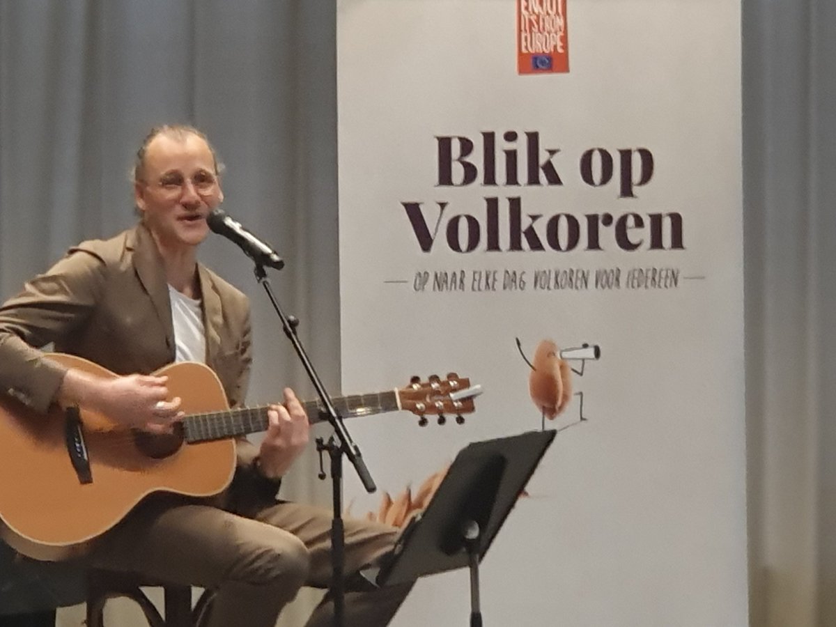 Een vrolijke noot tijdens de #blikopvolkoren. "Brood voor morgenvroeg".