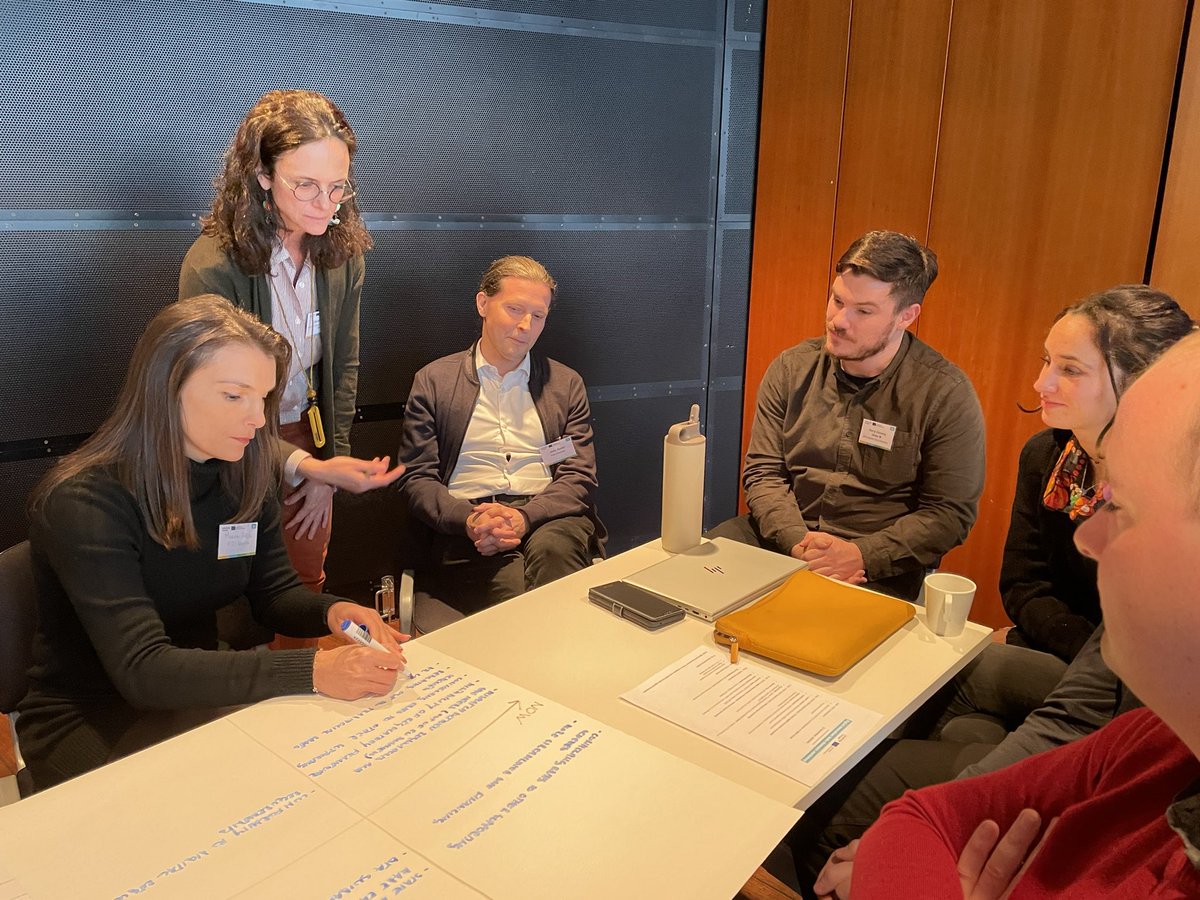 Tough discussion on opportunities and challenges of (E)DIHs. High hopes for a strong Europe-wide network benefiting our companies🤝#digitalisation #SME #competitiveness #innovation