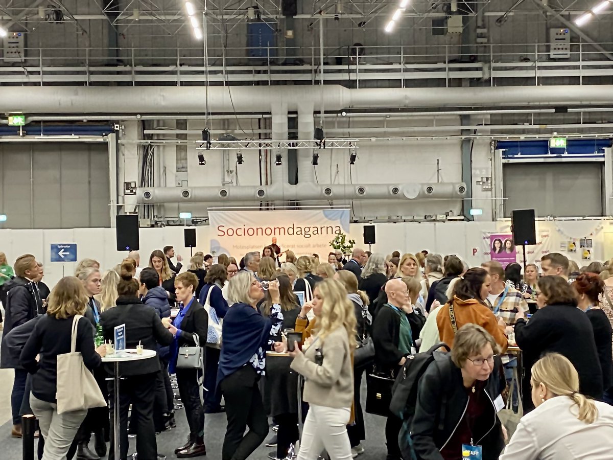 2022 års upplaga av Socionomdagarna är igång på Stockholmsmässan, och dag ett är avslutad. Det har varit en härligt fullspäckad dag med det sociala arbetet i fokus. #Socionomdagarna