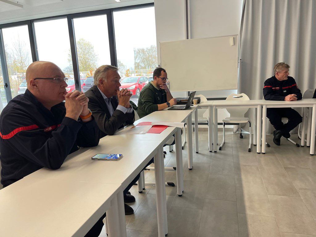 Sdis59's tweet photo. [🌱🔥FDFEN - Feux de Forêts et d’Espaces Naturels]

📈 Cet après-midi, un retour d’expérience a été présenté au Président du Conseil d’administration du SDIS du Nord ainsi qu’au Directeur Départemental. https://t.co/1OQwkcUGEc