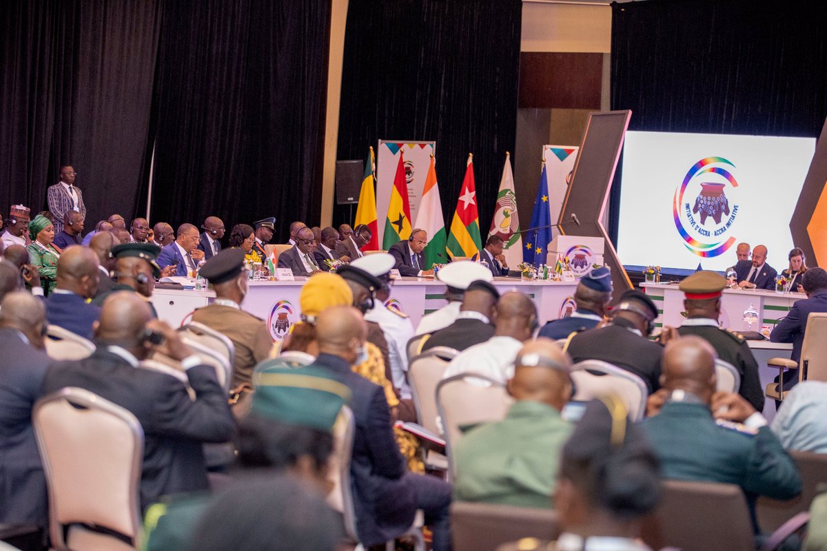 ACHIPatrick4's tweet photo. J'ai eu l'honneur de représenter @AOuattara_PRCI au #Ghana, au Sommet des Chefs d'Etat &amp; de Gouvernement de l'#AccraInitiative.
Avec l'appui de l'UE, les pays frères du Golfe de Guinée renforcent leur coopération face au terrorisme &amp; pour le développement.
🇧🇯🇹🇬🇳🇪🇧🇫🇬🇭🇨🇮🇪🇺#Ensemble https://t.co/EEKMmGlUic