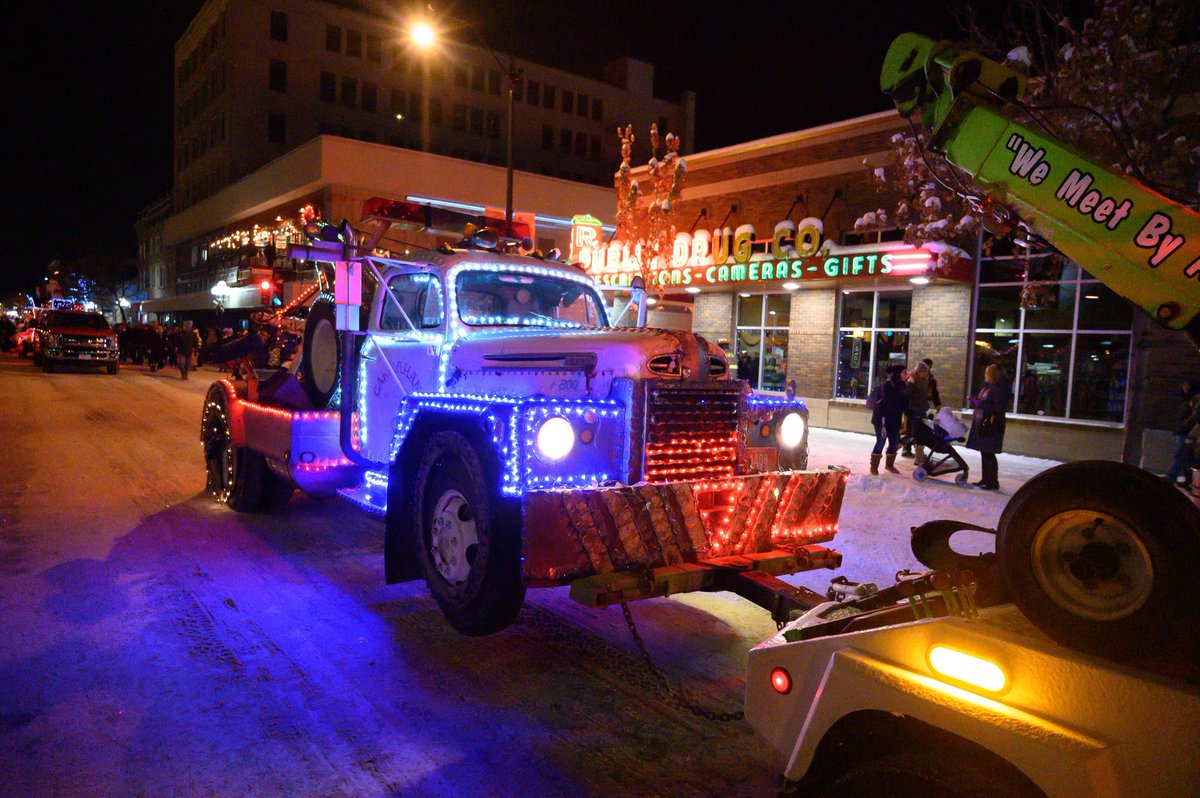 visitgreatfalls's tweet photo. 🎄PARADE OF LIGHTS | SATURDAY NOVEMBER 26 | 6 P.M.🎄
It's sure to be a magical night in downtown Great Falls!  Enjoy an evening of fun floats and watch Santa light the Great Falls tree!

#visitgreatfalls #holidays #travel #tourism #montana https://t.co/fiOAZfSkiK
