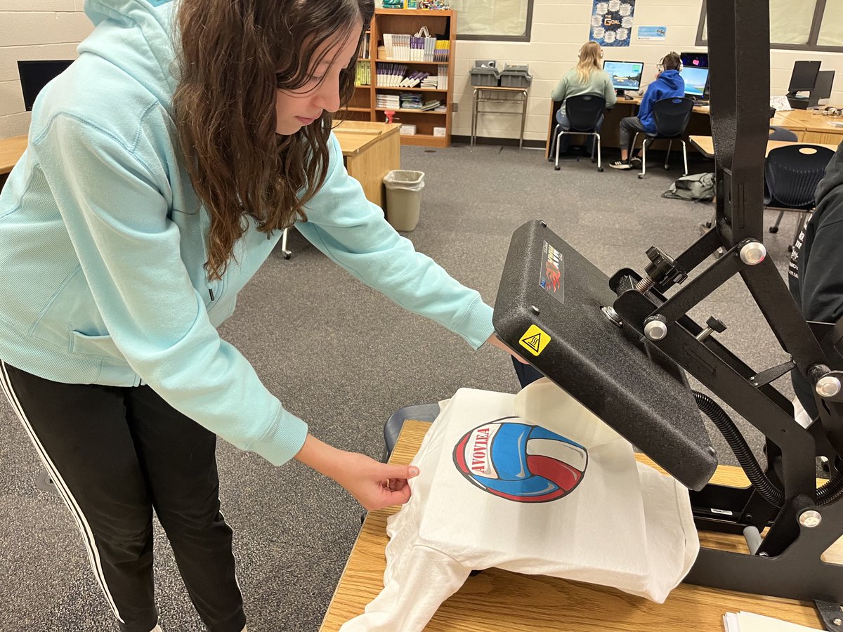 TimberstoneSTEM's tweet photo. Students exploring various career fields with ⁦@DEPCOLLC⁩ labs. https://t.co/ciQjMiK6rb