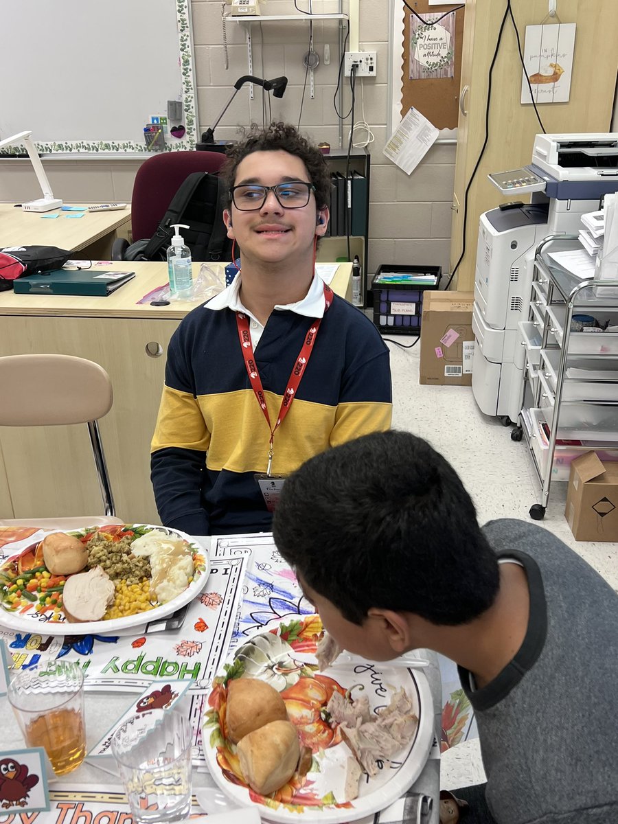 acygnar's tweet photo. What a way to kick off the Thanksgiving season! Thanks, @StationMS220 and @Prairie220. So yummy! @PegLasiewicki @PNadlerD220 
@barrington220 #WeBelong https://t.co/gXzfYgklct