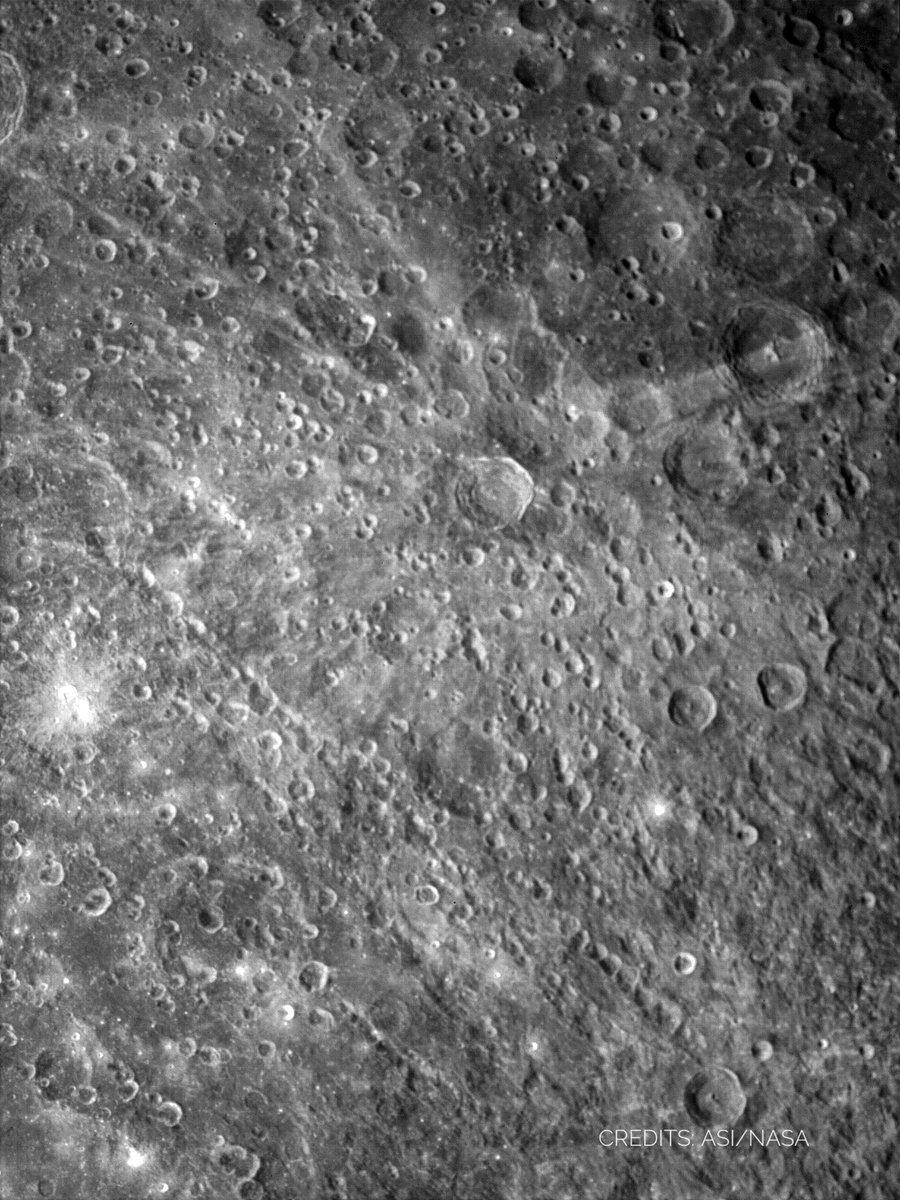 ASI_spazio's tweet image. #ArgoMoon non finisce di stupire! Ecco il nuovo set di immagini della #Luna realizzate dal satellite @ASI_spazio  sviluppato e gestito da @Argotec_Space , a bordo della missione #Artemis I della NASA