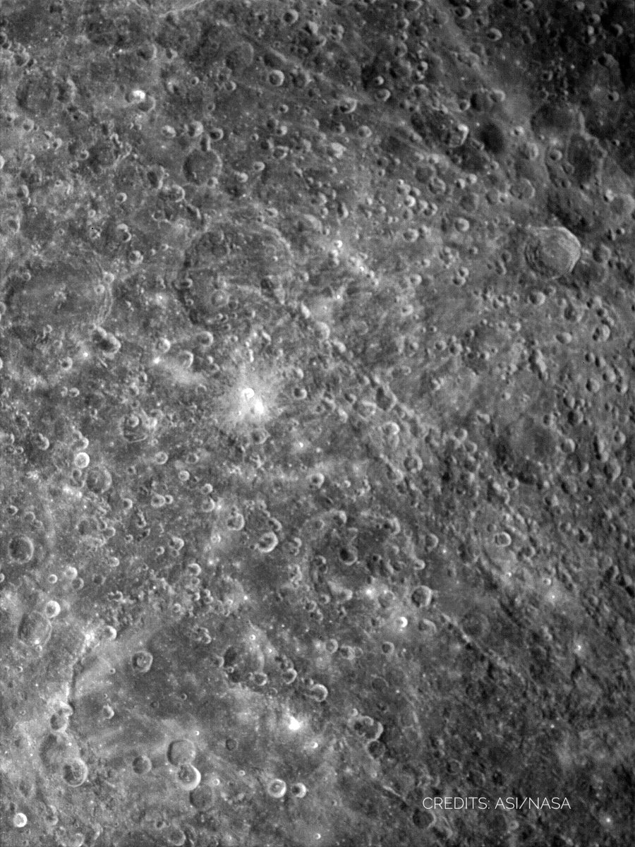 ASI_spazio's tweet image. #ArgoMoon non finisce di stupire! Ecco il nuovo set di immagini della #Luna realizzate dal satellite @ASI_spazio  sviluppato e gestito da @Argotec_Space , a bordo della missione #Artemis I della NASA