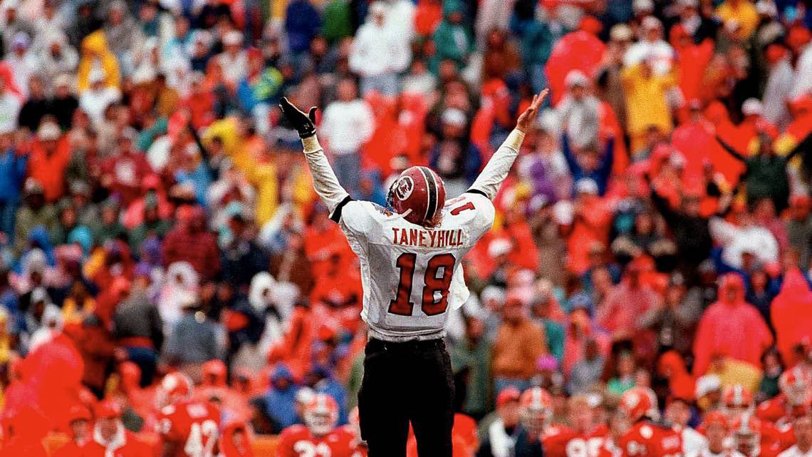 trappw3's tweet photo. @CoachSBeamer @GamecockFB @scfootballequip let’s bring this Combo Back! It’s been Thirty Years and Saturday would be perfect to throw it back! #GoCocks #Tanneyhill #BeatClemson https://t.co/NLcYv8ulpE