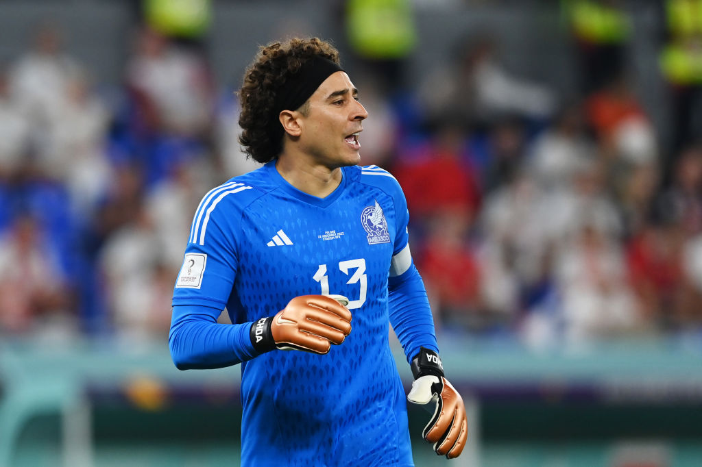 FutBrasilx's tweet photo. 🇲🇽🧤 O MONSTRO MEXICANO! 

#FIFAWorldCup 
#Qatar2022 https://t.co/GD7nHXeZTc