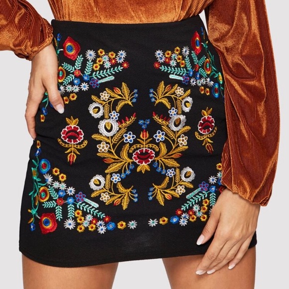 Elleness_'s tweet photo. So good I had to share! Check out all the items I'm loving on @Poshmarkapp #poshmark #fashion #style #shopmycloset #shein #levis #funko: https://t.co/LWWUuTshP8 https://t.co/LzbO0TDy5S