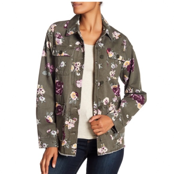 Elleness_'s tweet photo. So good I had to share! Check out all the items I'm loving on @Poshmarkapp #poshmark #fashion #style #shopmycloset #shein #levis #funko: https://t.co/LWWUuTshP8 https://t.co/LzbO0TDy5S