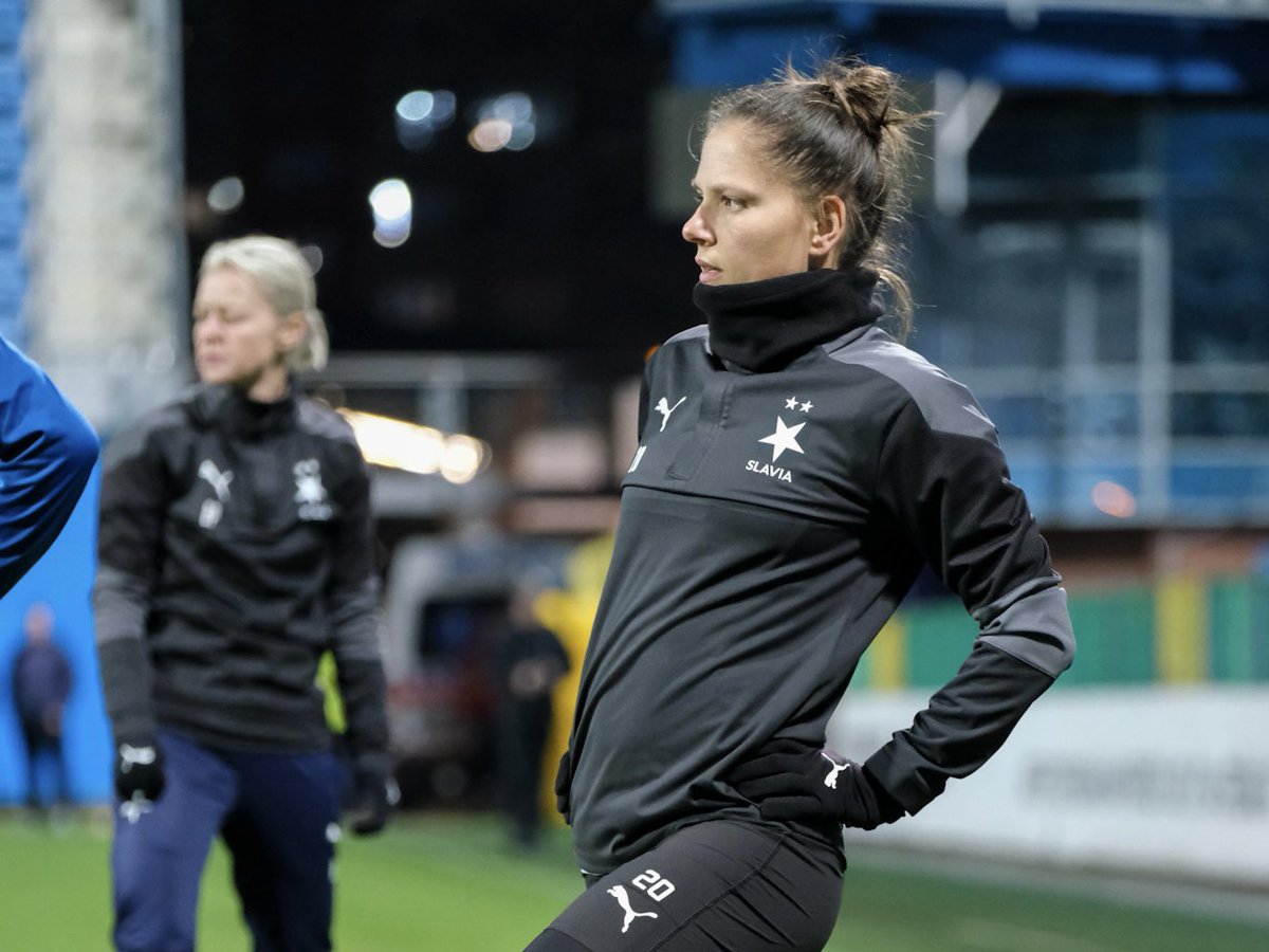 SlaviaZeny's tweet photo. Trénink v Mladé Boleslavi je před třetím zápasem #UWCL za námi! 🏟️🏃♀️ #slapol https://t.co/BnoamEbscU