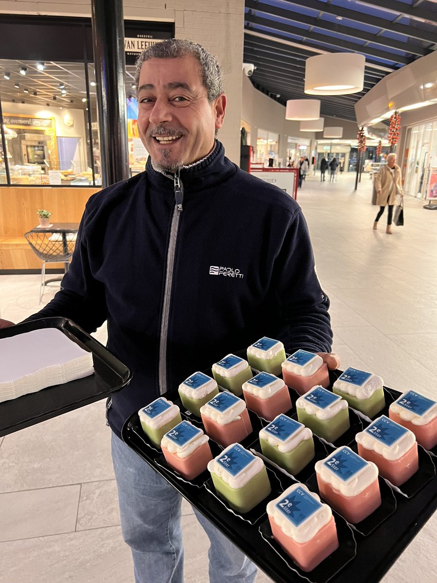 marjaruigrok's tweet photo. Uitreiking 2de ster Keurmerk Veilig Ondernemen #KVO in @WCToolenburg #ondernemerszin #MKBAgenda #verduurzaming #infraroodpanelen daling energiekosten #saamhorigheid #winkels #retail Van harte! https://t.co/RRSUbLgGDA