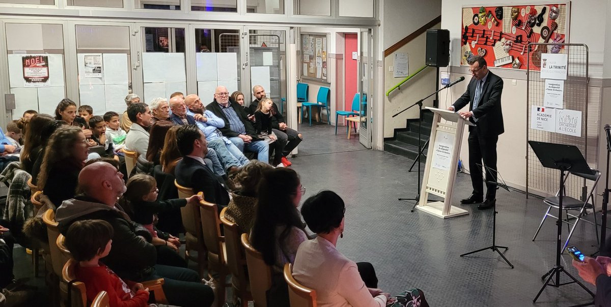 LaurentLeMerci4's tweet photo. Remise des instruments de musique aux élèves de l'école Lepeltier, en présence du maire de La Trinité @ladislaspolski . Culture et éducation au cœur des enjeux de nos territoires. #Orchestre à l'école https://t.co/xDNgJEYQzd