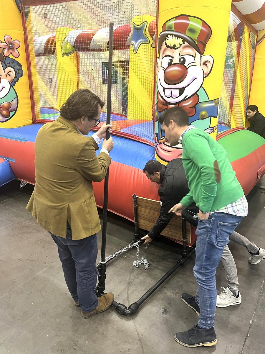 🎢🎡🛝Hoy he asistido a unas jornadas 📃sobre seguridad, documentación y normativa en el sector de los hinchables en la Feria Internacional  de atracciones de feria y parques infantiles que se está celebrando en Feria València. Porque la seguridad de los niños 👦🏻👧 es importante.