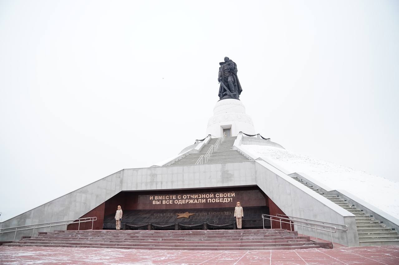 Памятник воину освободителю в Кемерово