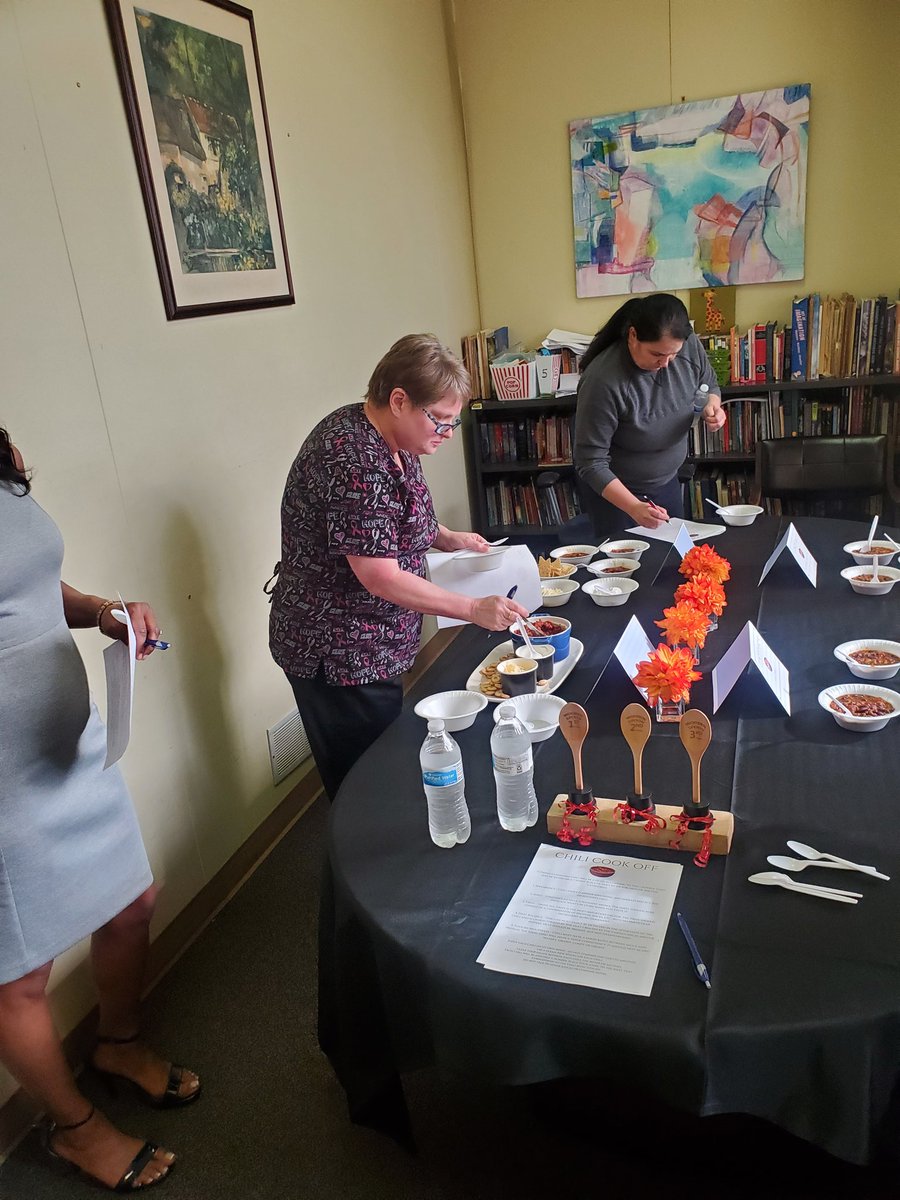 RochelleDean's tweet photo. Clearly having a tough time making a decision. #FoodiesUniting #ChilliCookOff #ThisIsMAC @ThePBates @MidlandsArtsCon @LorriPotts https://t.co/YuGfWi1bCz