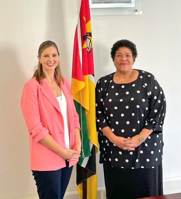 <a href="/UNICEF_Moz/">UNICEF Moçambique</a> <a href="/UKinMozambique/">UK in Mozambique 🇬🇧🇲🇿</a> <a href="/HCCanMozambique/">Canada au Mozambique, en Angola, et en Eswatini</a> @SwedeninMZ <a href="/WorldBankAfrica/">World Bank Africa</a> <a href="/amppeheikkinen/">Anna-Kaisa Heikkinen</a> Child Grants in Mozambique 🇲🇿 have been shown to not only reduce poverty but gender-based violence and early marriage 👏🏿👏🏿👏🏿Tive o prazer de falar com Sua Excelência Nyeleti Brooke Mondlane, Ministra do Género, Criança e Acção Social, sobre a expansão do programa <a href="/UNICEF_Moz/">UNICEF Moçambique</a>