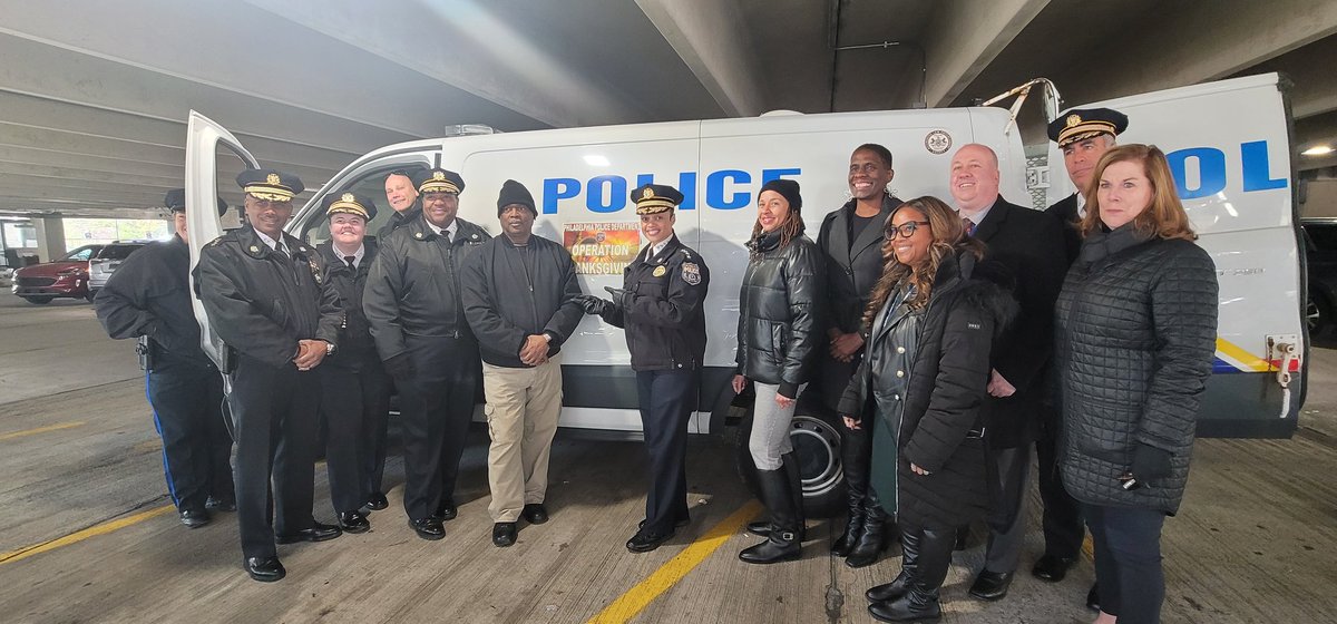 PPDInspJThomas's tweet image. The 53rd Annual Operation Thanksgiving. The members of the @PhillyPolice distributed approximately 200 meal packages to families across the various patrol districts.