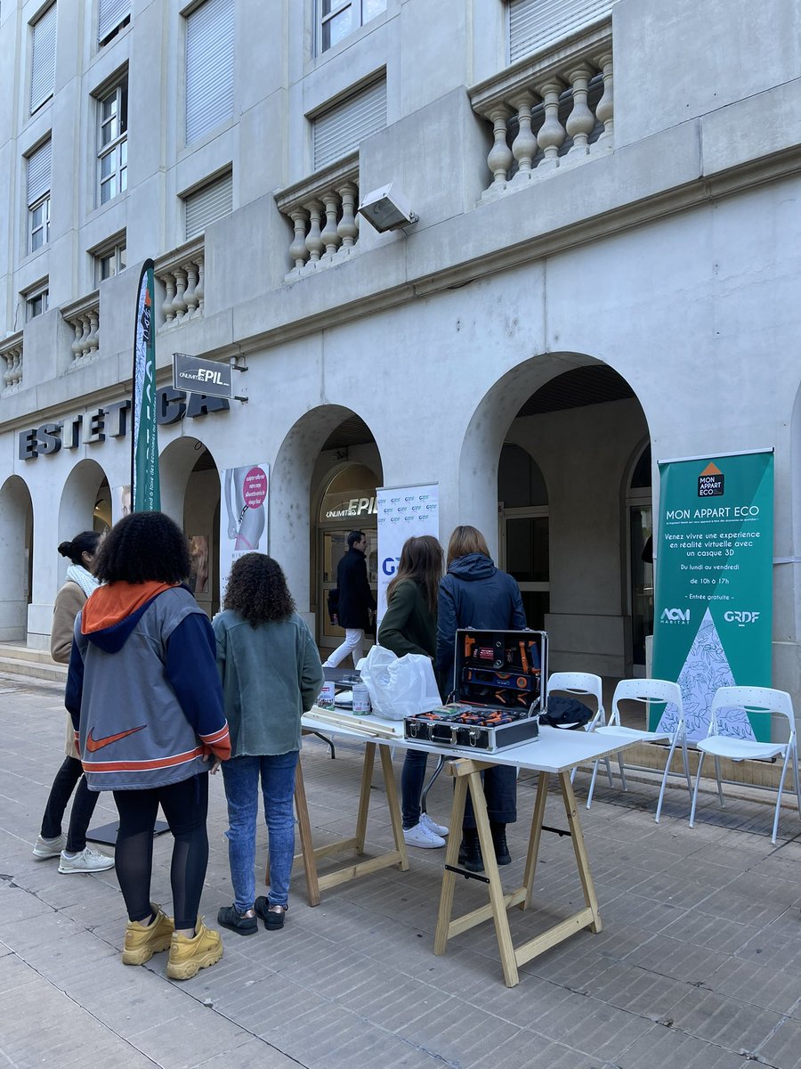 Mon Appart’ Eco a été inauguré aujourd’hui en présence de <a href="/MDelafosse/">Michaël Delafosse - Maire de Montpellier</a>, Michel Calvo et l’ensemble des partenaires. En cette journée contre la précarité énergétique, organisée par le CCAS, certains habitants ont pu participer à différents ateliers sur l’énergie et l’eau #ecogestes