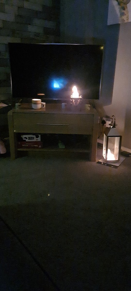 ClementsJanine's tweet image. Am hour of peace.. Whilst saving money. Wine and candles. Mmmm 

 #SavingSessions via @OctopusEnergy