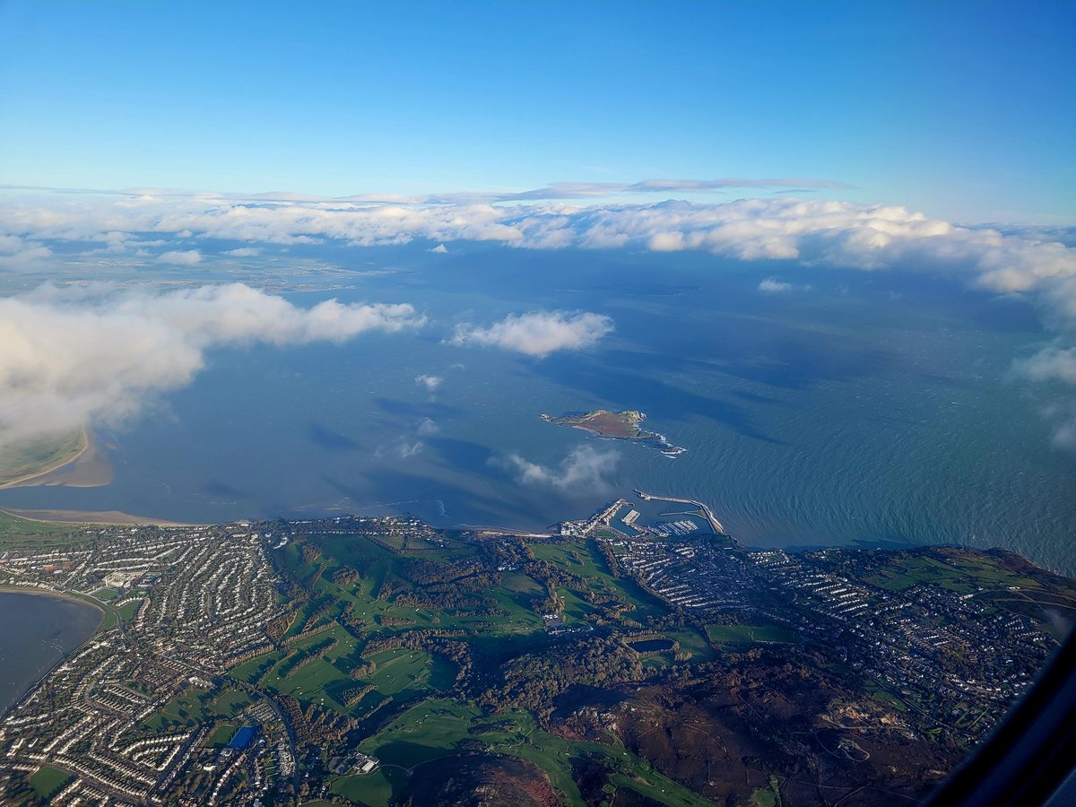 Edgillwhl's tweet photo. A lovely view of #Hoath
from my @AerLingus flight after takeoff from @DublinAirport
to @Gatwick_Airport
#VisitDublin
#aviationphotography
#Ireland https://t.co/kO7VVm6bqV