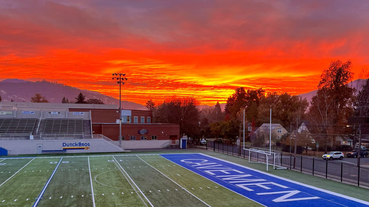 Did you catch a glimpse of that sunrise this morning? 🌅

Our printshop supervisor, Heather, captured this spectacular shot over Mel Ingram! Gorgeous! #WeAreGP