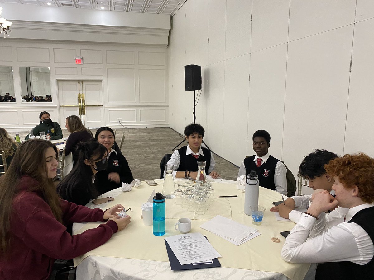 MsDolcetti's tweet photo. St. Pat’s Leaders at Safe Schools Symposium!😀♥️  @TCDSB_SafeSchs @tcdsbSSAT @StPatPrincipal @ScotulaN https://t.co/Vk7GrAGDAK