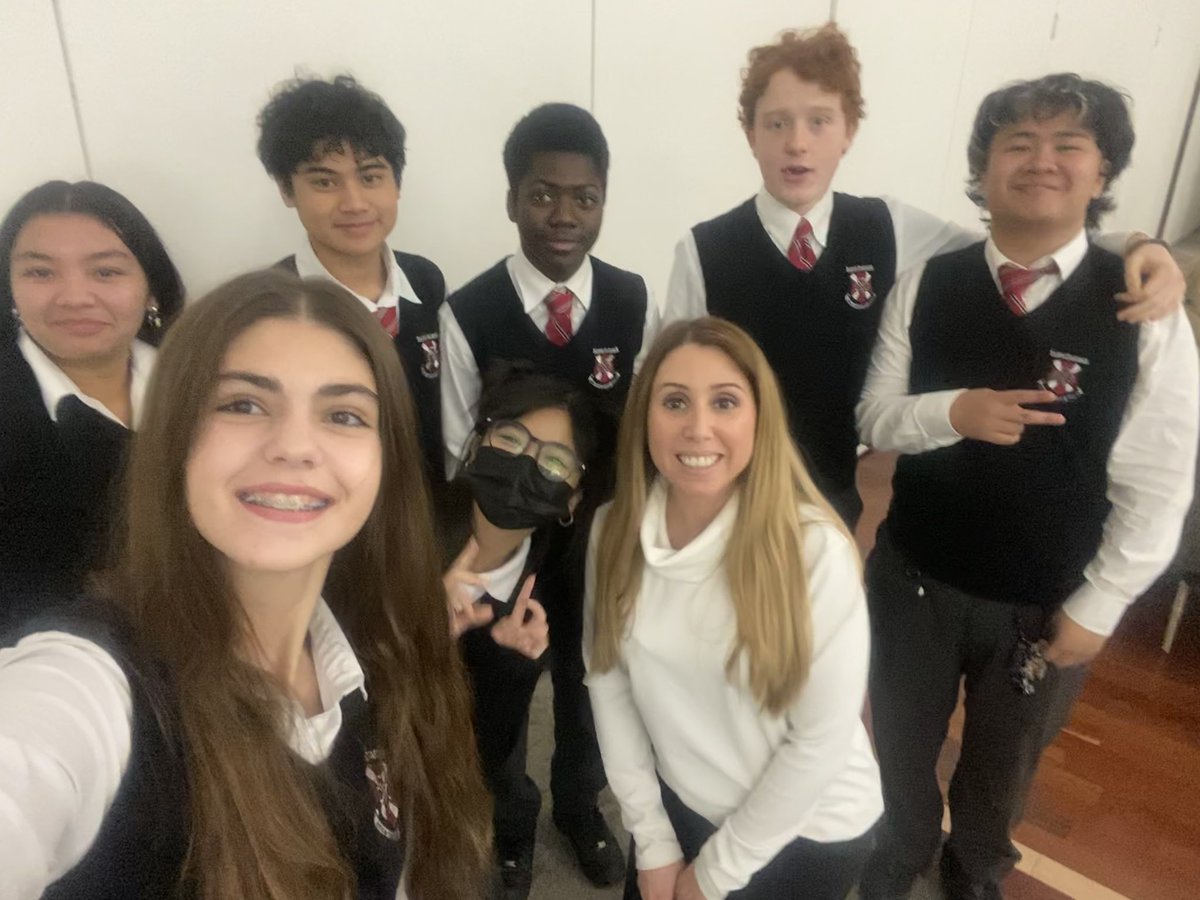 MsDolcetti's tweet photo. St. Pat’s Leaders at Safe Schools Symposium!😀♥️  @TCDSB_SafeSchs @tcdsbSSAT @StPatPrincipal @ScotulaN https://t.co/Vk7GrAGDAK