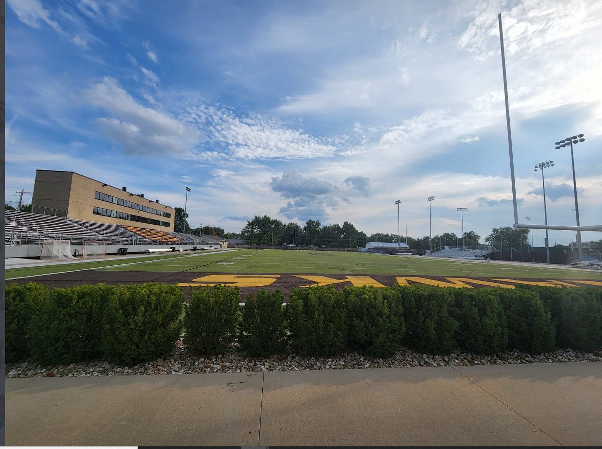 Proud to announce I have received my first collegiate offer to play football from @QuSprintFB! Thank you coach for this opportunity! <a href="/CoachHulk54/">Coach Hulk</a> <a href="/RylandSpencer/">Ryland Spencer™</a> <a href="/NWBallers_/">Northwest Ballers</a> <a href="/BrandonHuffman/">Brandon Huffman</a>