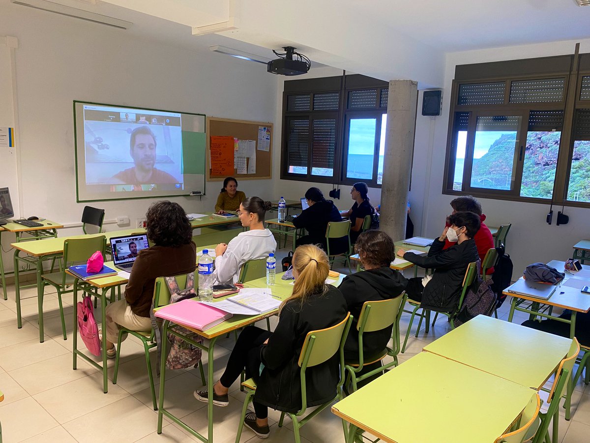 AbrillLinda's tweet photo. ¡EL DÍA HA LLEGADO! Entrega de premios. De la mano de #hackathonDigitalFP #FPinnovación en CIFP VIRGEN DE LAS NIEVES, S/C de la Palma 38700 @38005066 @EducacionCan @ppenalvera @CABK_Dualiza con los profesores del FOL: @piyipc @TorresJovita @CarmenNGF. Gracias por la experiencia https://t.co/bOJkmCJAo9
