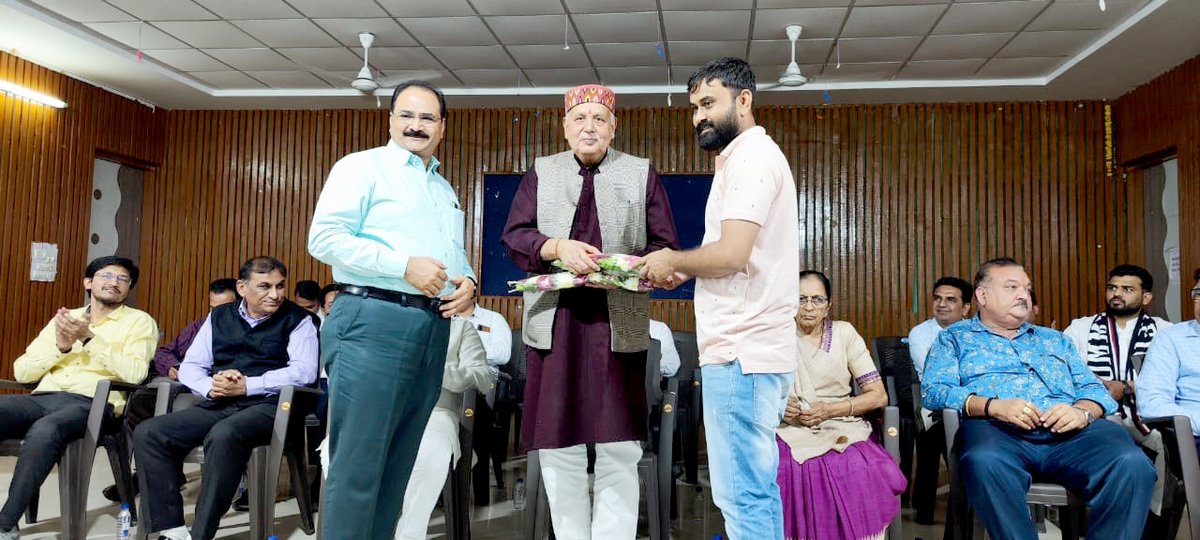 मेहसाणा (गुजरात) विधानसभा के जी0आई0डी0सी0 में नेशनल मेडिकल एसोसिएशन के सम्मानित चिकित्सक सदस्यों से संवाद कर भाजपा प्रत्याशी श्री मुकेश भाई पटेल जी को प्रचंड बहुमत से विजयी बनाकर गुजरात में पुनः भाजपा की डबल इंजन की सरकार बनाने का आवाहन किया।