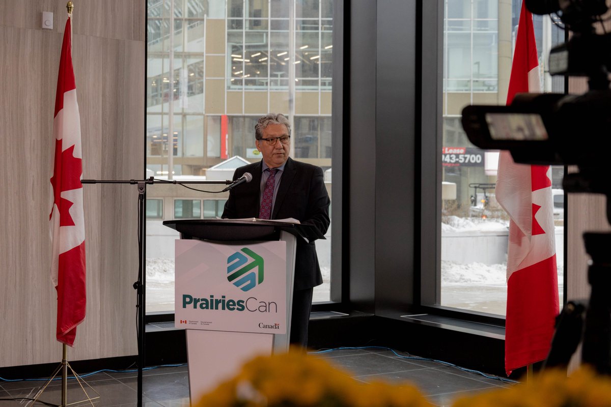 NewMediaMB's tweet image. @PrairiesCanEN announced funding support for @studiolabxr! The Honourable Dan Vandal (@stbstvdan), announced the federal funding of $2,030,000 for this exciting workforce training initiative. Read the full release: bit.ly/3tIJMja
See StudioLab xR: studiolab-xr.com