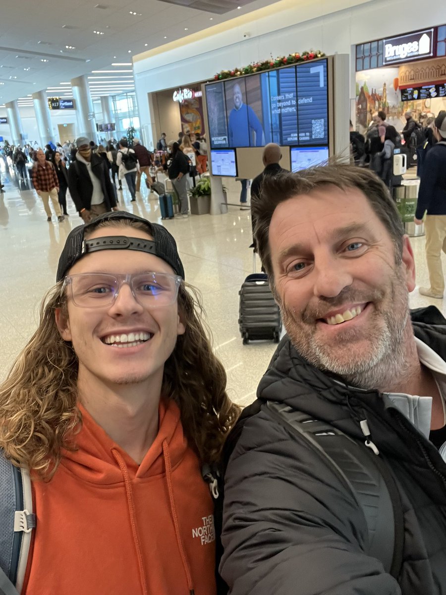 Ran into one of my all time favs today at the airport! <a href="/haydwilde/">Hayden ☀️</a>